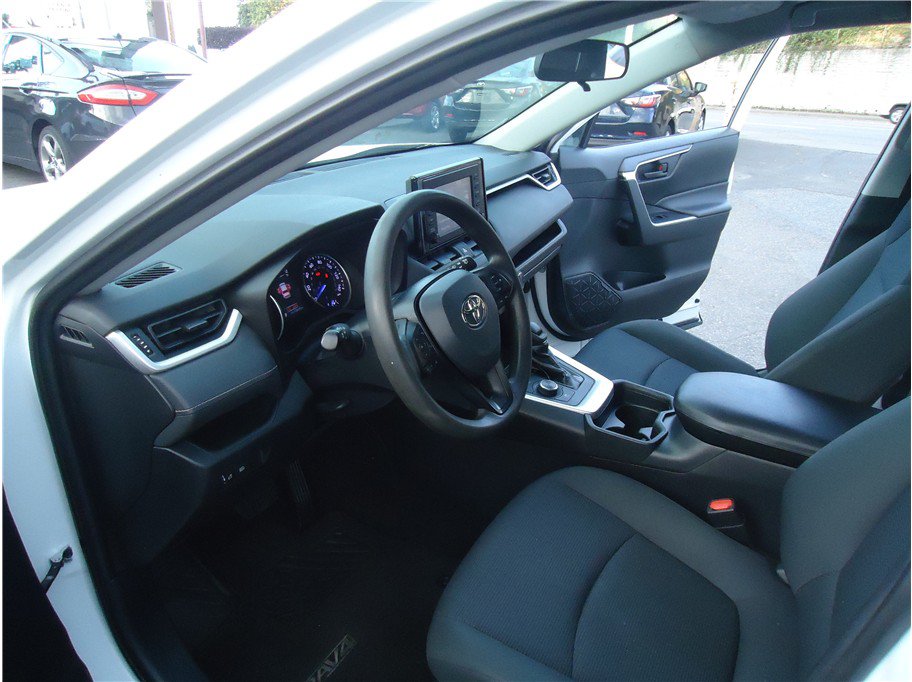 Used 2019 Toyota RAV4 LE w/ Carpet Mat Package AWD/4WD image 22