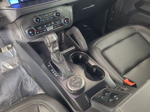 Used 2025 Ford Bronco Badlands image 16