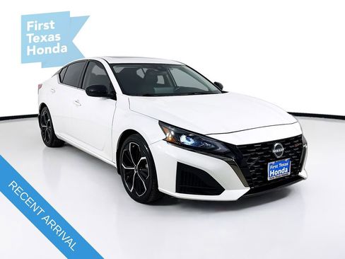 Used 2024 Nissan Altima 2.5 SR w/ SR Premium Package image 1