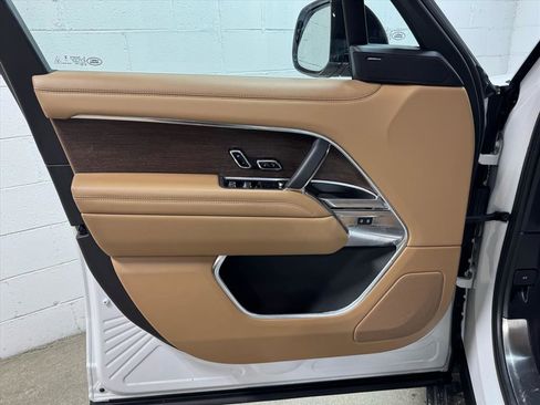 Used 2024 Land Rover Range Rover SE image 24