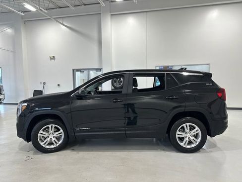 Used 2024 GMC Terrain SLE image 9