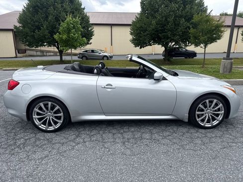 Used 2010 INFINITI G37 Convertible w/ Premium Pkg RWD image 8