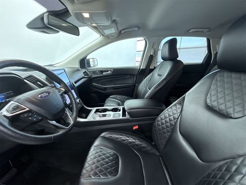 Used 2024 Ford Edge Titanium image 11