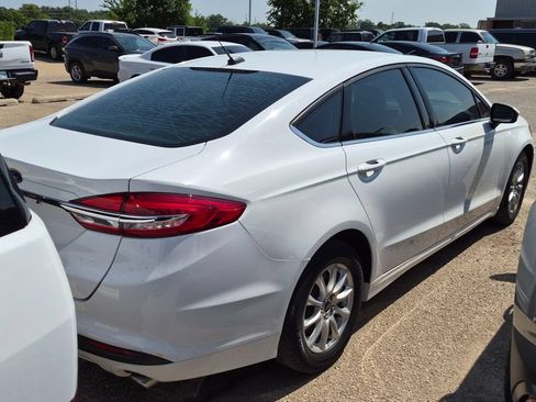 Used 2018 Ford Fusion S FWD image 4