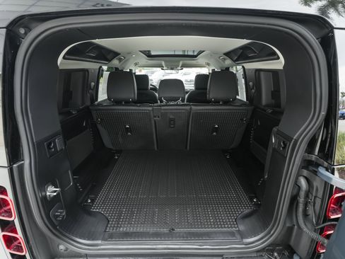 Used 2022 Land Rover Defender 110 SE image 41