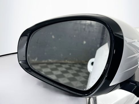 Used 2025 Genesis G70 2.5T image 16