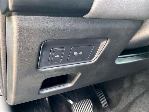 Used 2020 Land Rover Discovery Landmark AWD/4WD image 33