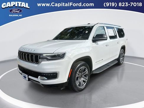 Used 2024 Jeep Wagoneer L Series II w/ Flexible Seating Group image 1