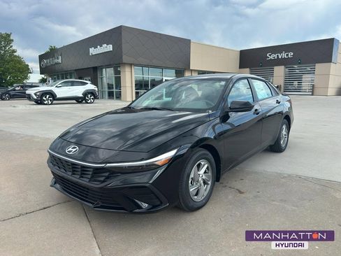 New 2026 Hyundai Elantra SE FWD image 1
