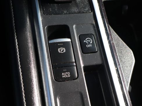 Used 2022 Nissan Pathfinder SV FWD image 32