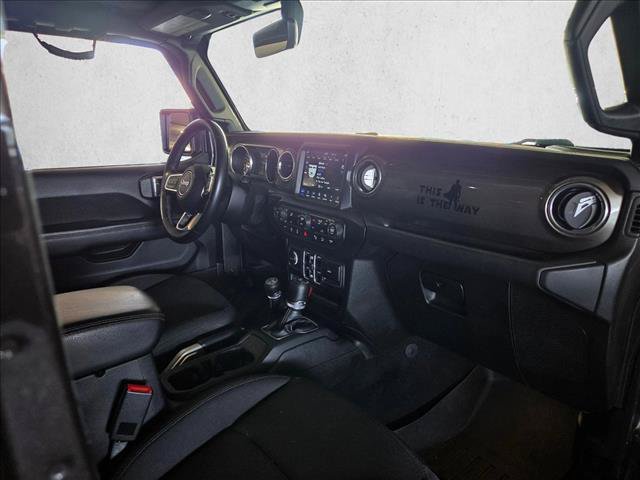 Used 2018 Jeep Wrangler Unlimited Sahara AWD/4WD image 27