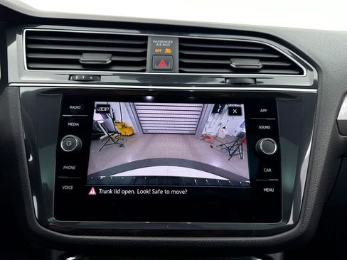 Used 2023 Volkswagen Tiguan SE R-Line FWD image 8