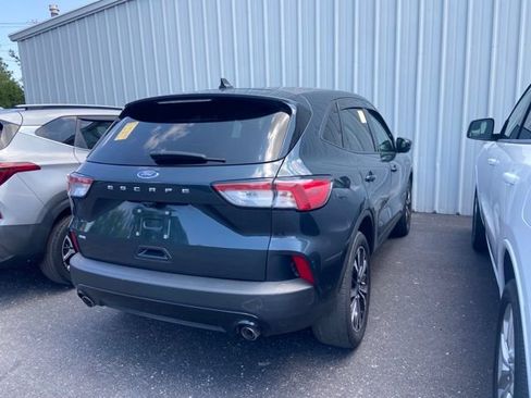 Used 2022 Ford Escape SE w/ SE Sport Appearance Package FWD image 3