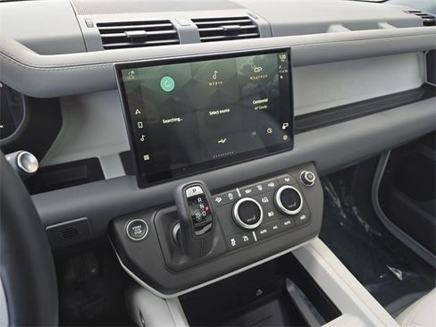 Used 2025 Land Rover Defender 110 S image 22