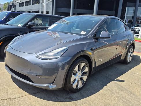 Used 2021 Tesla Model Y Long Range AWD/4WD image 3