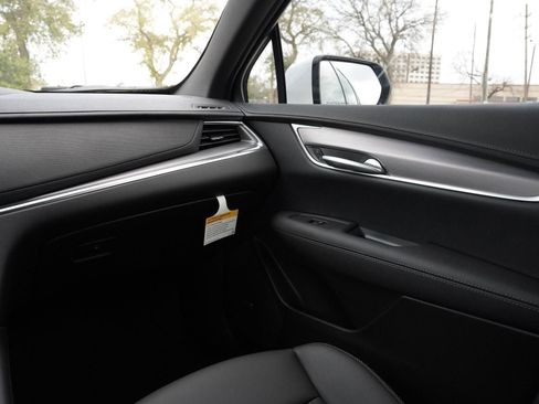 New 2026 Cadillac XT5 Luxury w/ LPO, Floor Liner Package image 8