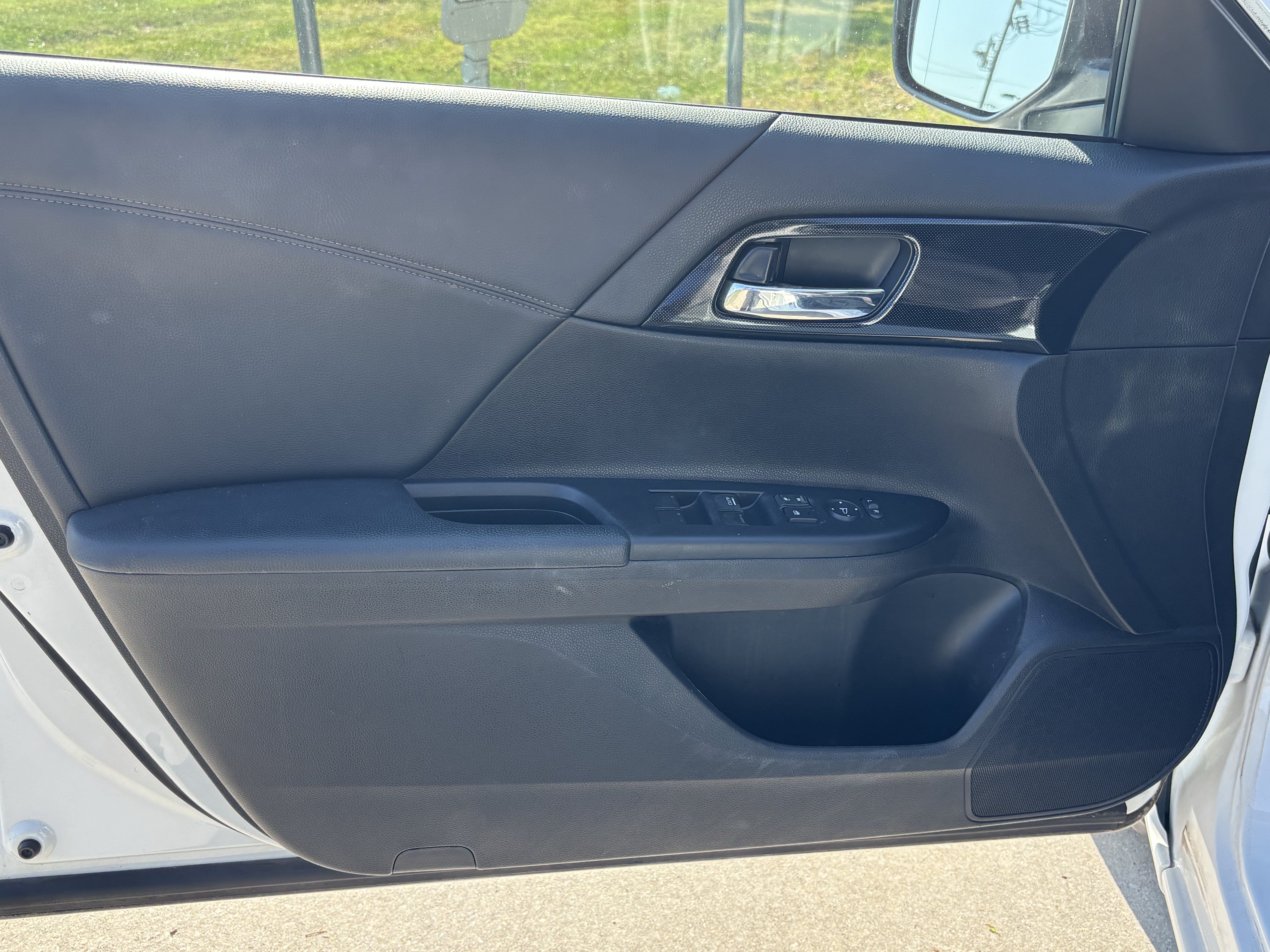 Used 2015 Honda Accord Sport image 14
