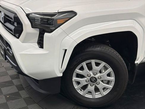 Certified 2026 Toyota Tacoma SR5 AWD/4WD image 5