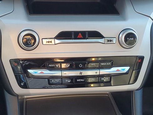 Used 2023 Ford Explorer XLT w/ Equipment Group 202A image 33