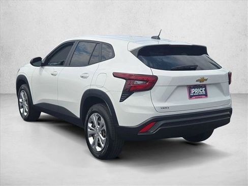 Certified 2025 Chevrolet Trax LS w/ Driver Confidence Package FWD image 8