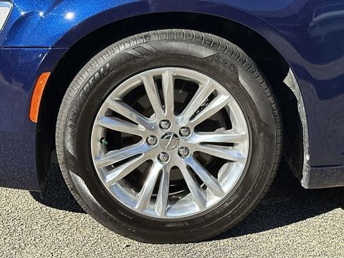 Used 2017 Chrysler 300 Limited image 10