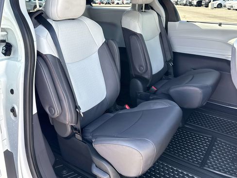 Used 2024 Toyota Sienna XSE FWD image 21