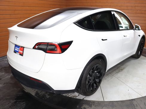 Used 2023 Tesla Model Y Long Range image 29