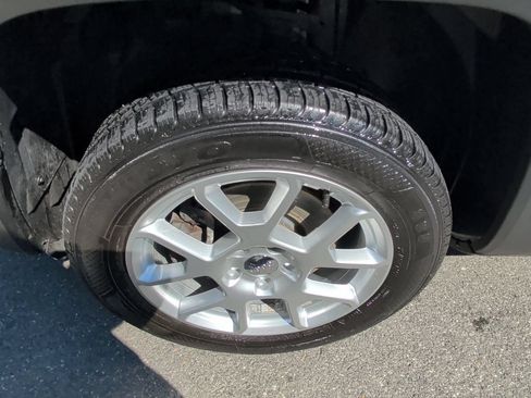 Used 2020 Jeep Renegade Latitude w/ Cold Weather Group AWD/4WD image 9