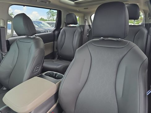 New 2026 Kia Carnival SX FWD image 22
