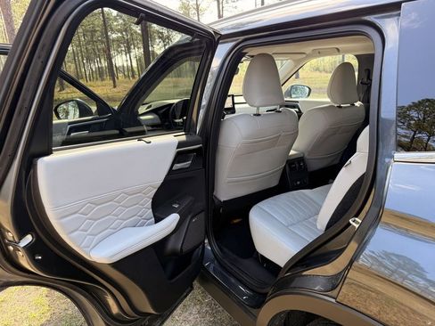 Used 2025 Mitsubishi Outlander SEL AWD/4WD image 26