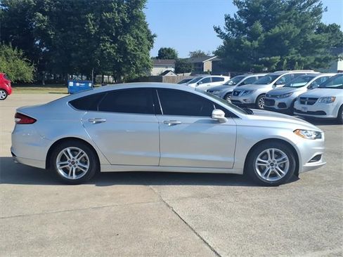 Used 2018 Ford Fusion SE image 25