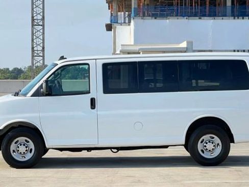 Used 2017 Chevrolet Express 2500 LT w/ LT Preferred Equipment Group image 10