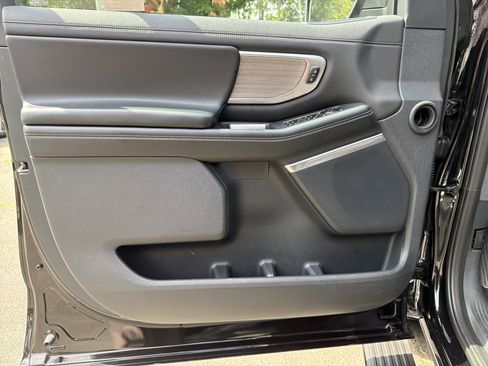 Used 2025 Ford Expedition Max Platinum AWD/4WD image 9
