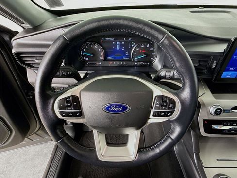 Used 2022 Ford Explorer XLT w/ Class IV Trailer Tow Package image 12