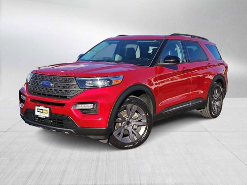 Used 2022 Ford Explorer XLT w/ Equipment Group 202A image 1