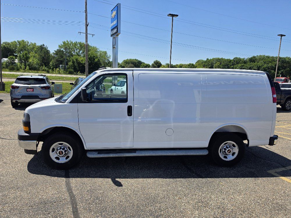 Used 2025 GMC Savana 2500 w/ Driver Convenience Package RWD image 2