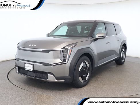 Used 2024 Kia EV9 Light Long Range image 1