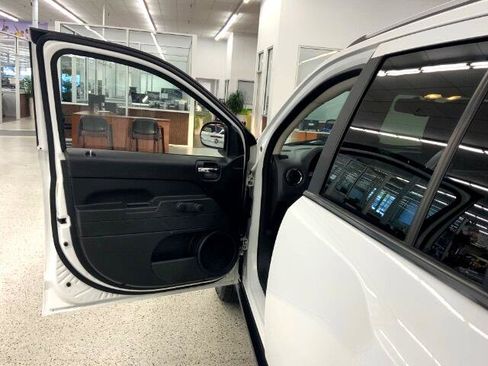 Used 2016 Jeep Compass Sport image 25