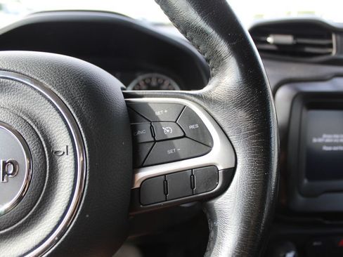 Used 2018 Jeep Renegade Latitude FWD image 21