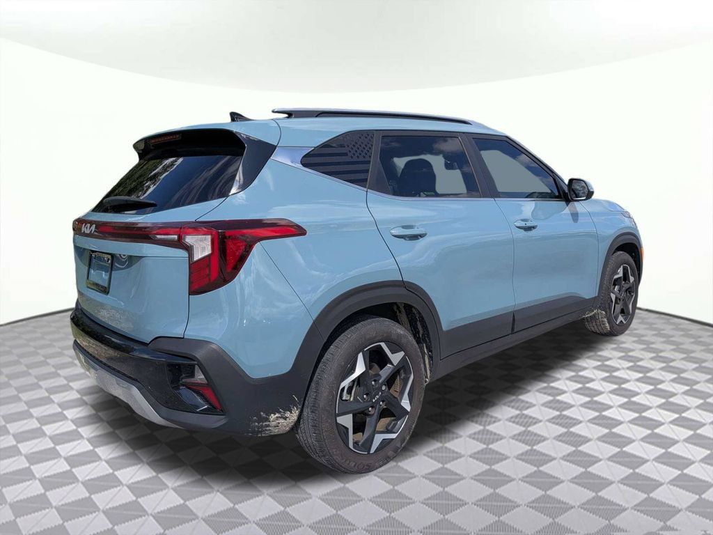Used 2025 Kia Seltos EX FWD image 3