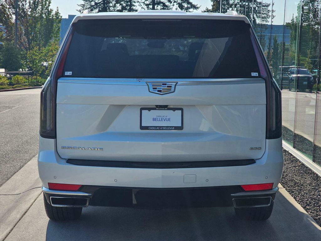 Used 2021 Cadillac Escalade Premium Luxury w/ Driver Assist Tech Package AWD/4WD image 4