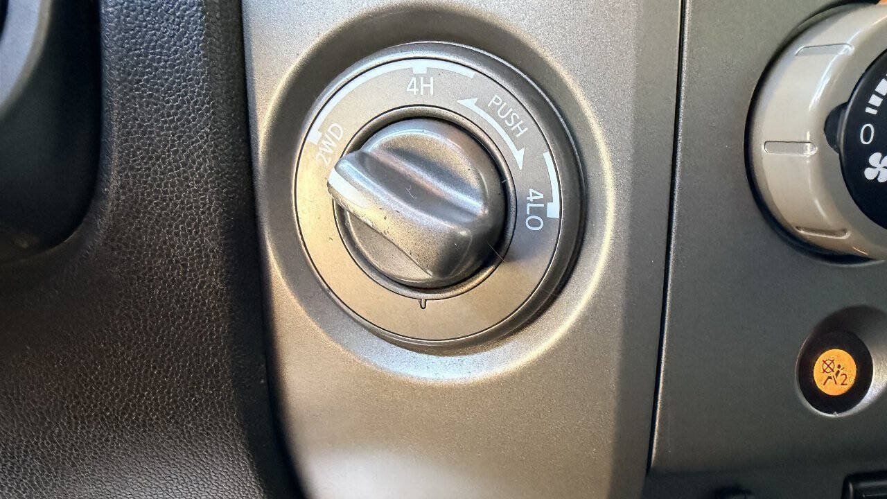 Used 2005 Nissan Titan SE AWD/4WD image 19