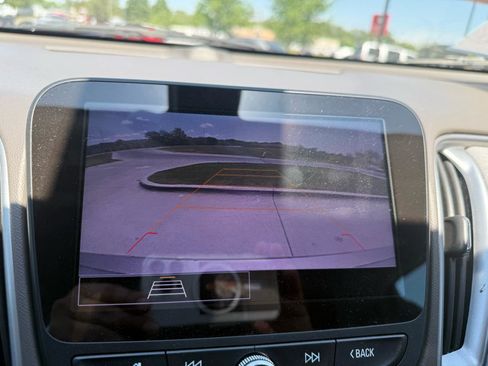 Used 2022 Chevrolet Malibu LT FWD image 21
