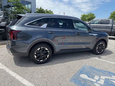 Used 2024 Kia Sorento S FWD image 28