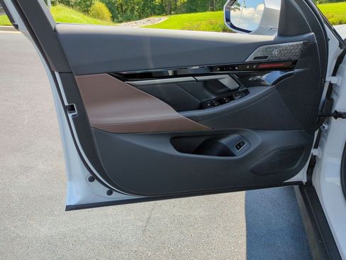 Certified 2026 BMW 530i w/ Premium Package image 13