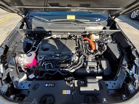 Used 2025 Toyota RAV4 LE image 32