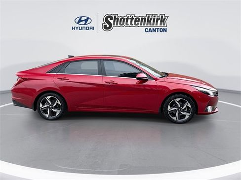Used 2023 Hyundai Elantra Limited image 9