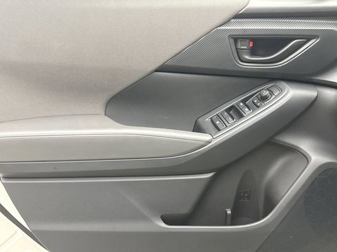 Used 2025 Subaru Crosstrek 2.0i Premium image 9