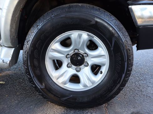 Used 2000 Toyota 4Runner SR5 w/ Upgrade Value Pkg 4 image 40