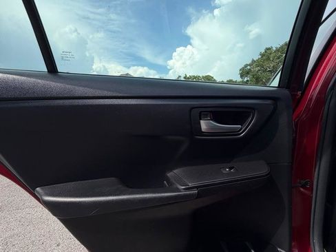 Used 2017 Toyota Camry LE FWD image 11